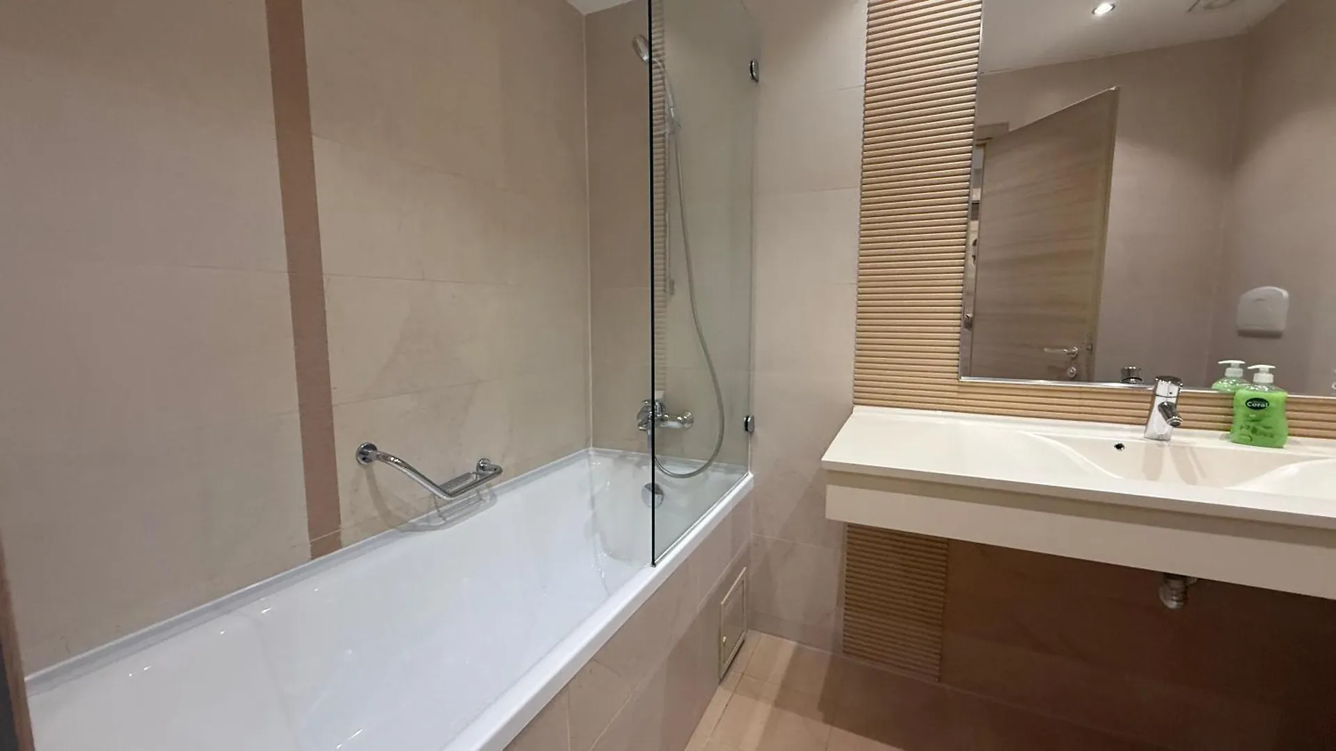 Studio Rin Parcare Inclusa Langa Delta Bucharest Apartment